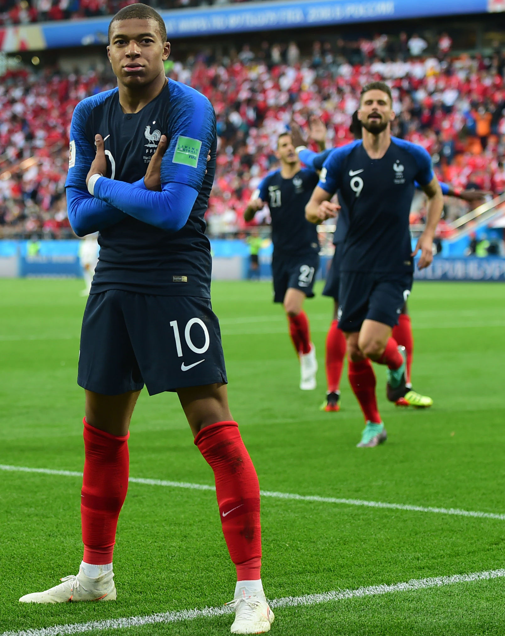 洲赛场上脱 洲赛场上脱