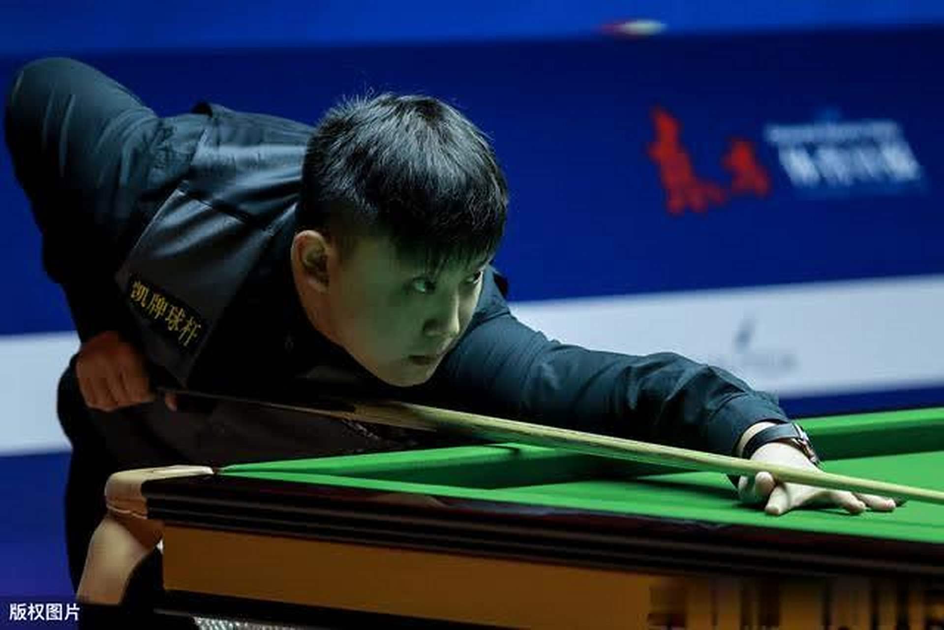 示了他在力 示了他在力