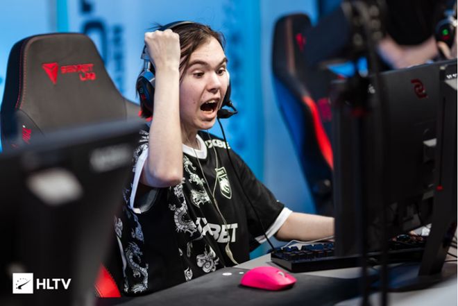 判若两人 判若两人